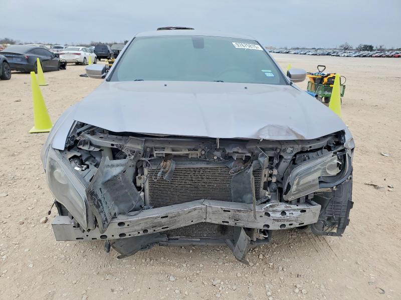 Фото 5 - CHRYSLER 300