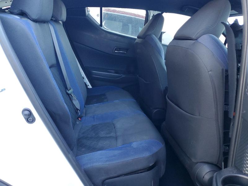 Фото 11 - TOYOTA C-HR