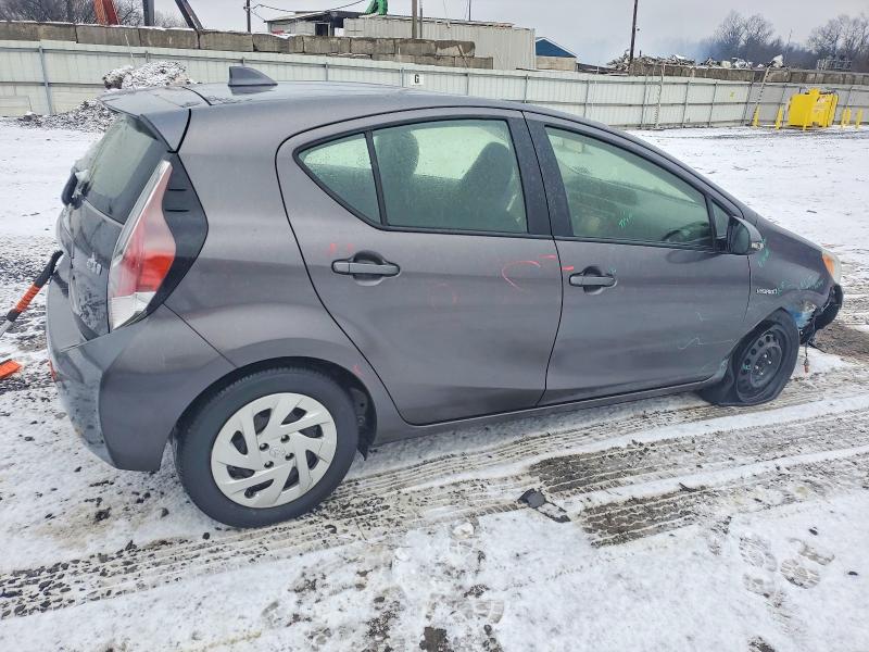 Фото 3 - TOYOTA PRIUS