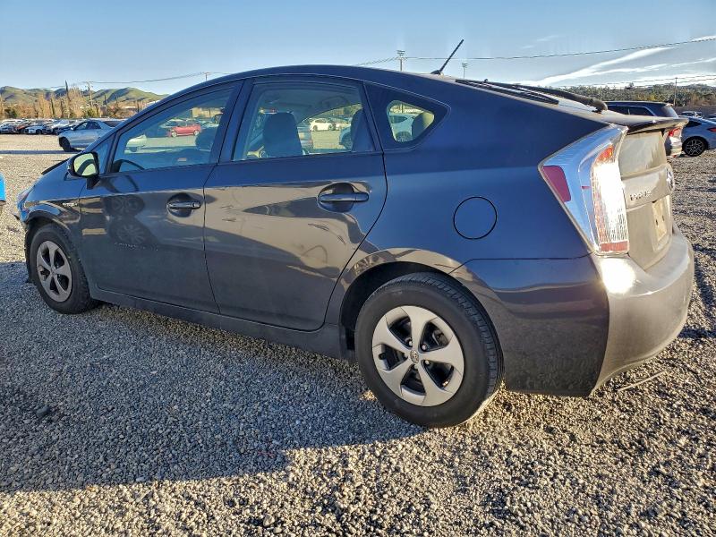 Фото 2 - TOYOTA PRIUS