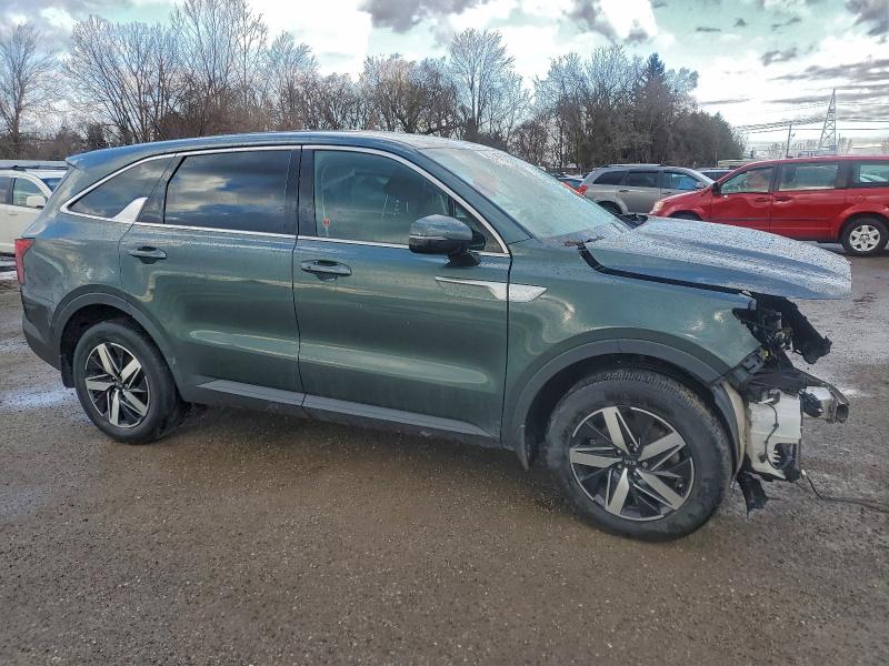 Фото 4 - KIA SORENTO