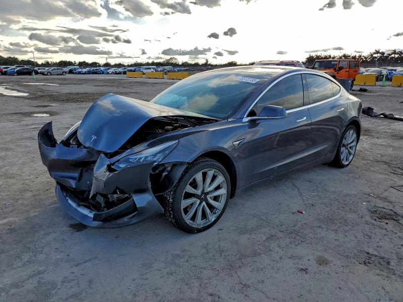 Фото 1 - TESLA MODEL 3