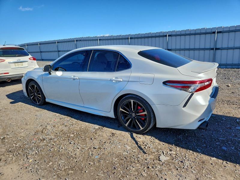 Фото 2 - TOYOTA CAMRY