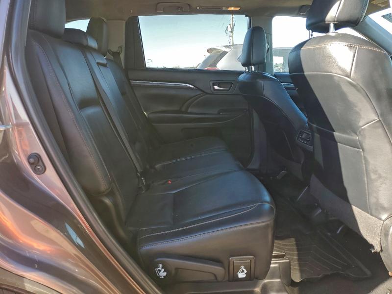 Фото 11 - TOYOTA HIGHLANDER