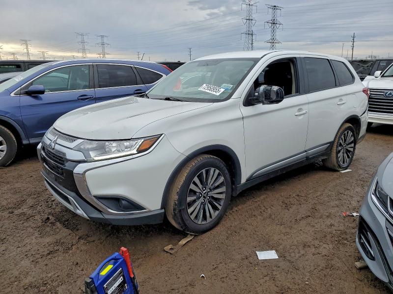 Фото 1 - MITSUBISHI OUTLANDER