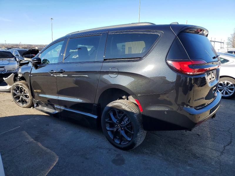 Фото 2 - CHRYSLER PACIFICA