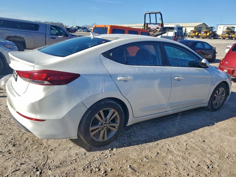 Фото 3 - HYUNDAI ELANTRA