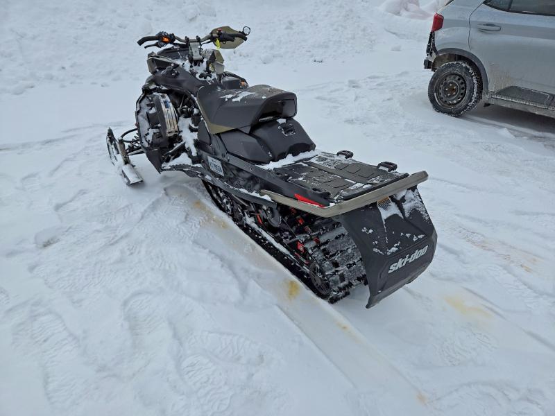 SKI-DOO SNOWMOBILE 2022