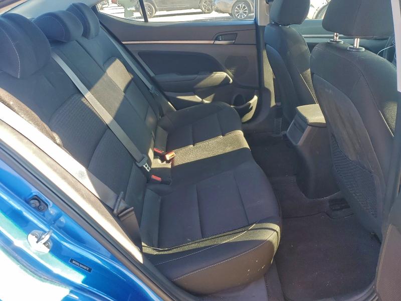 Фото 10 - HYUNDAI ELANTRA