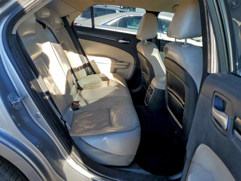 Фото 10 - CHRYSLER 300