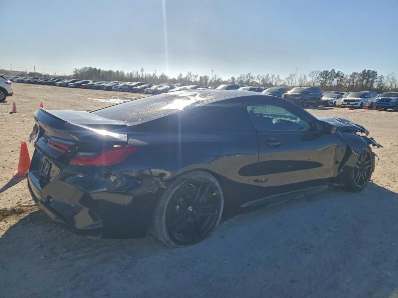 Фото 3 - BMW M8