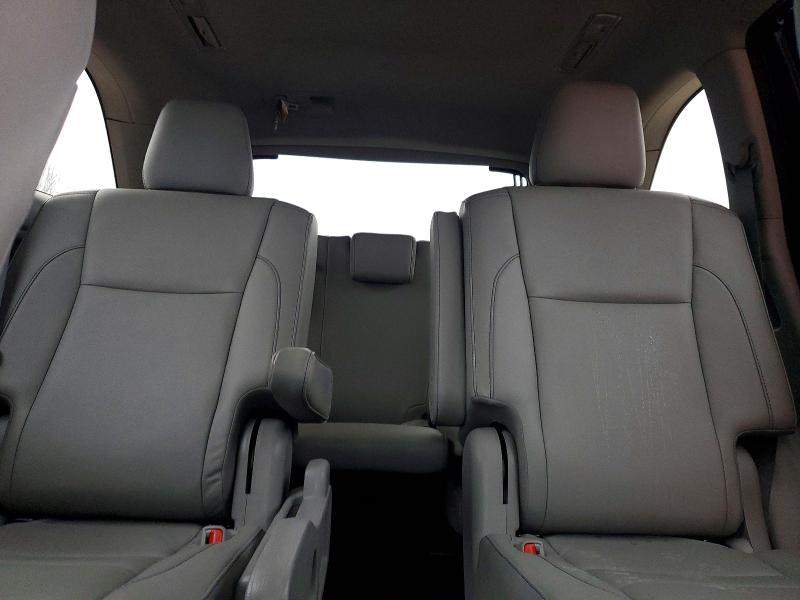 Фото 10 - TOYOTA HIGHLANDER