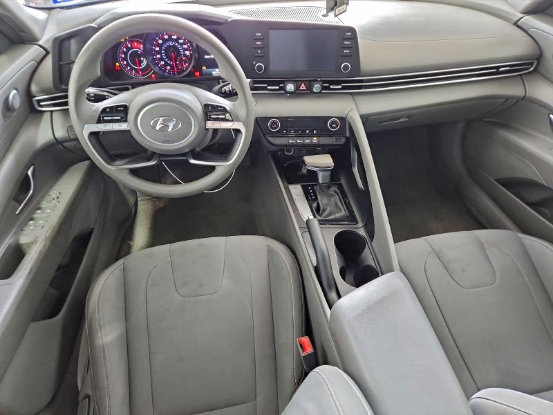 Фото 8 - HYUNDAI ELANTRA