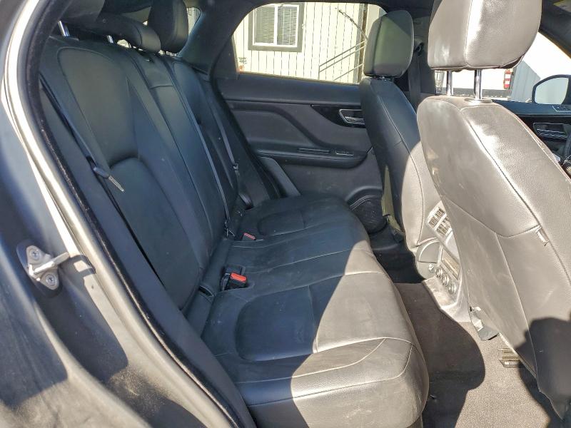 Фото 10 - JAGUAR F-PACE