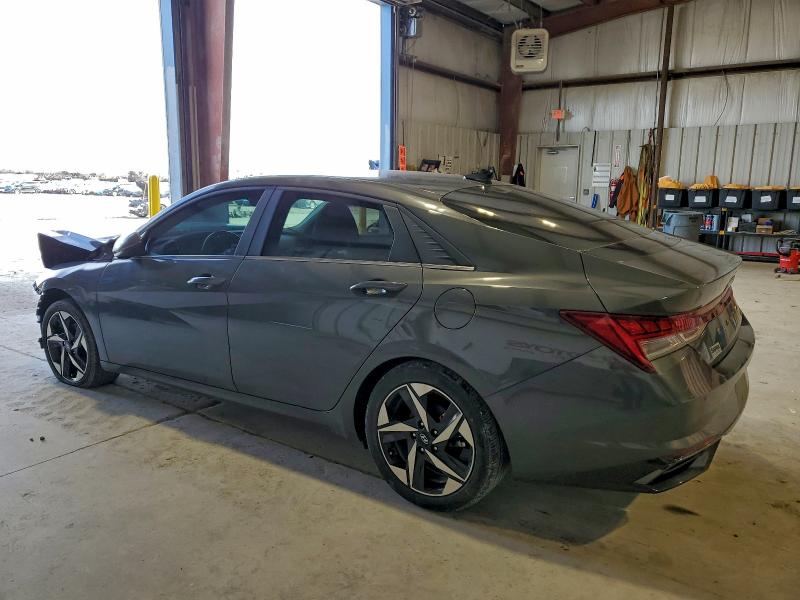 Фото 2 - HYUNDAI ELANTRA