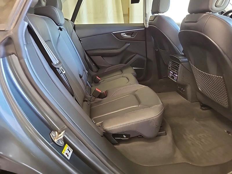 Фото 6 - AUDI Q8