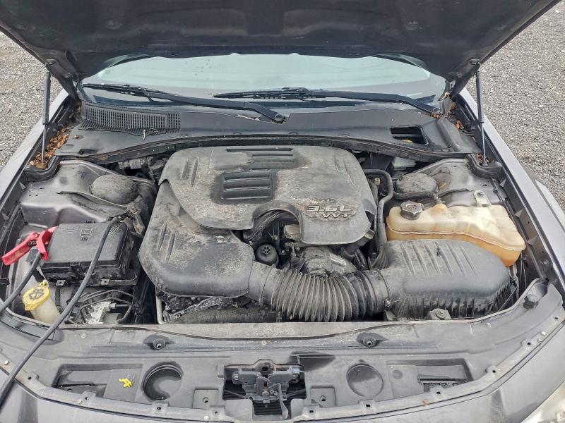 Фото 11 - CHRYSLER 300