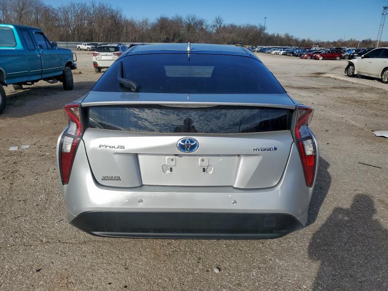 Фото 6 - TOYOTA PRIUS