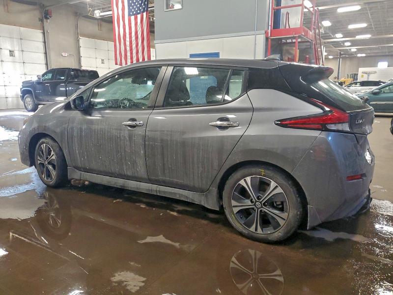 Фото 2 - NISSAN LEAF