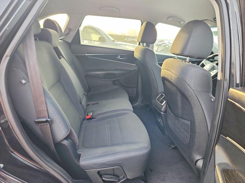 Фото 11 - KIA SORENTO