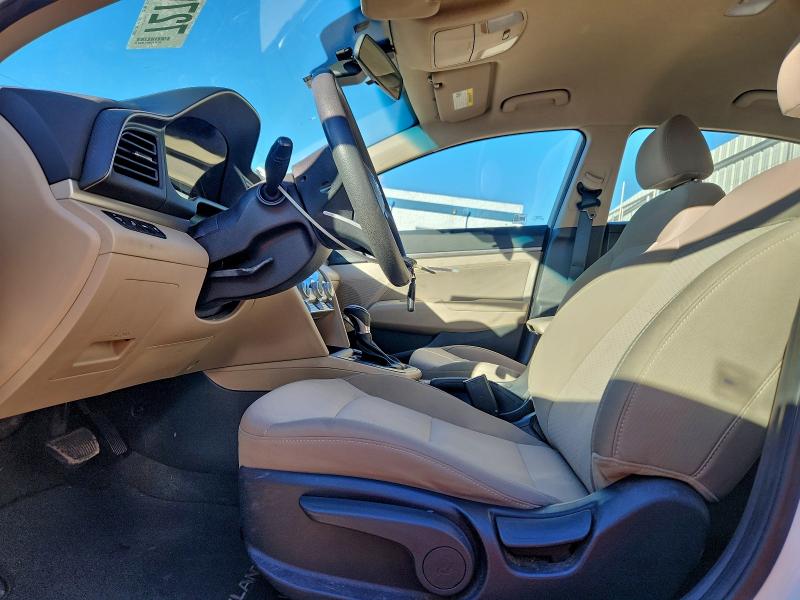 Фото 7 - HYUNDAI ELANTRA