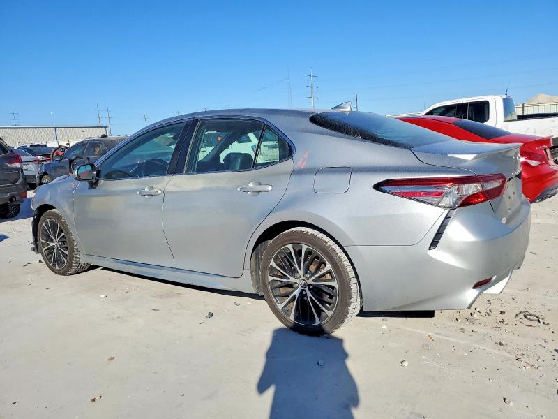 Фото 2 - TOYOTA CAMRY