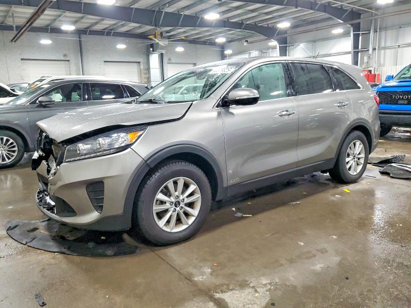 Фото 1 - KIA SORENTO