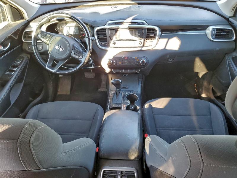 Фото 8 - KIA SORENTO