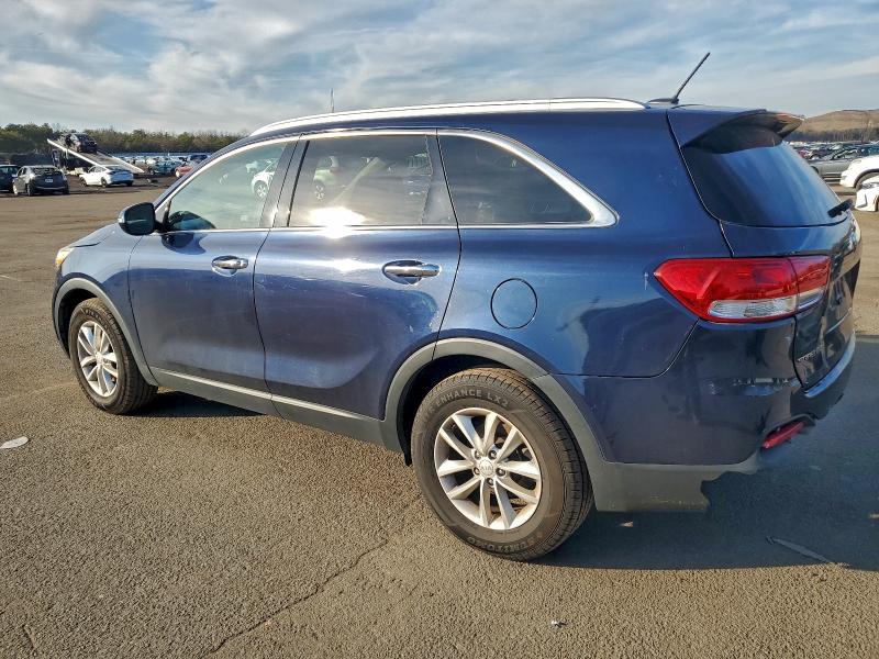 Фото 2 - KIA SORENTO