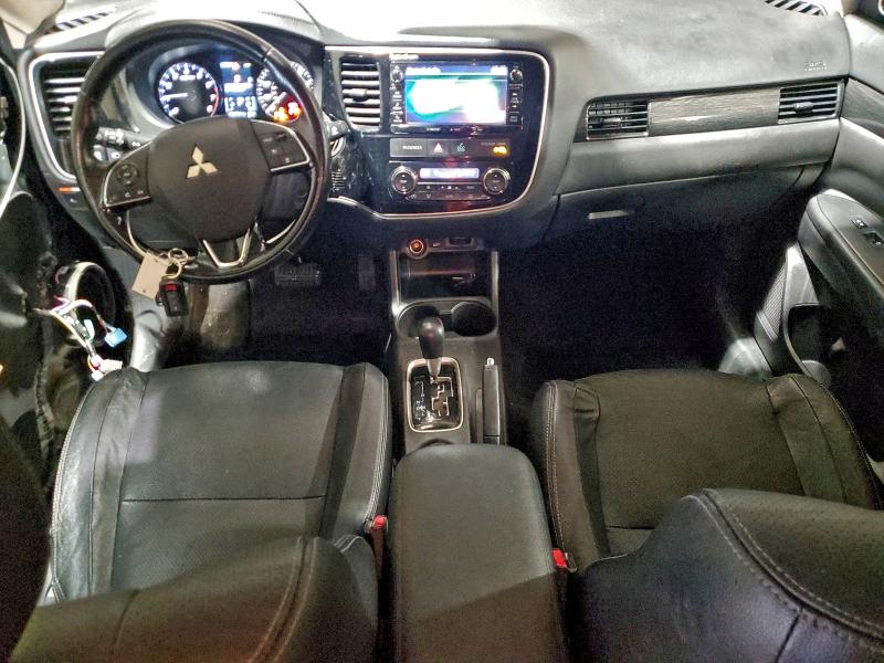 Фото 8 - MITSUBISHI OUTLANDER