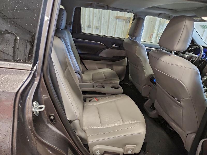 Фото 11 - TOYOTA HIGHLANDER