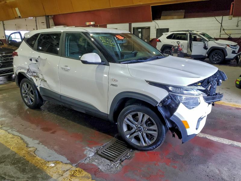 Фото 4 - KIA SELTOS