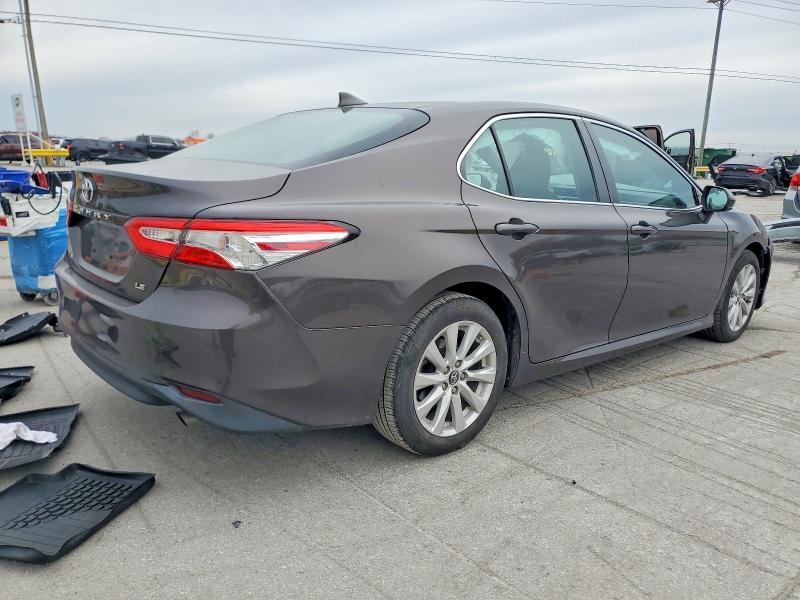 Фото 3 - TOYOTA CAMRY