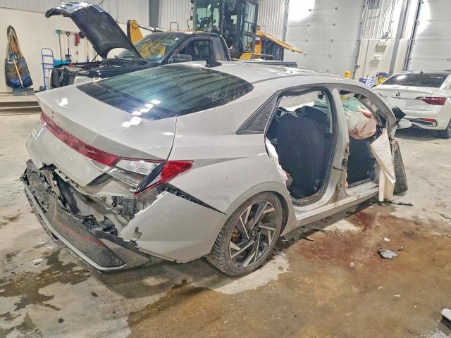 Фото 3 - HYUNDAI ELANTRA