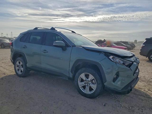 Фото 4 - TOYOTA RAV4