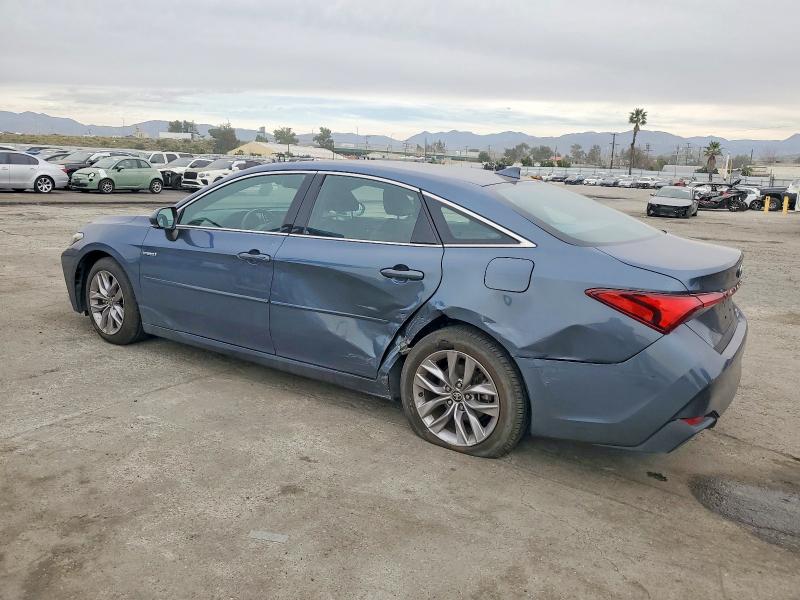 Фото 2 - TOYOTA AVALON