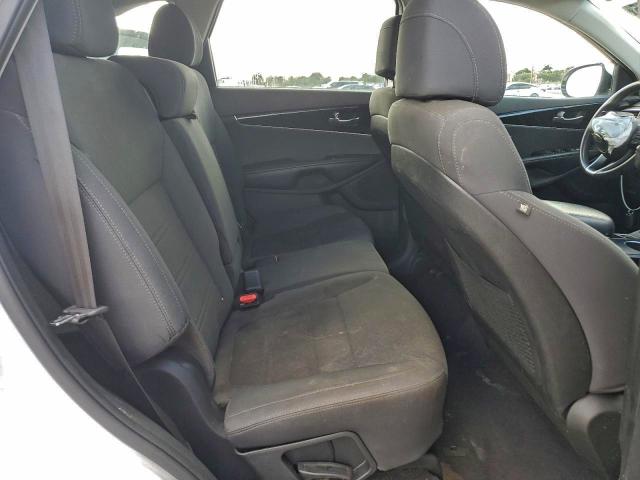 Фото 11 - KIA SORENTO