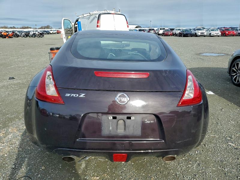 Фото 6 - NISSAN 370Z