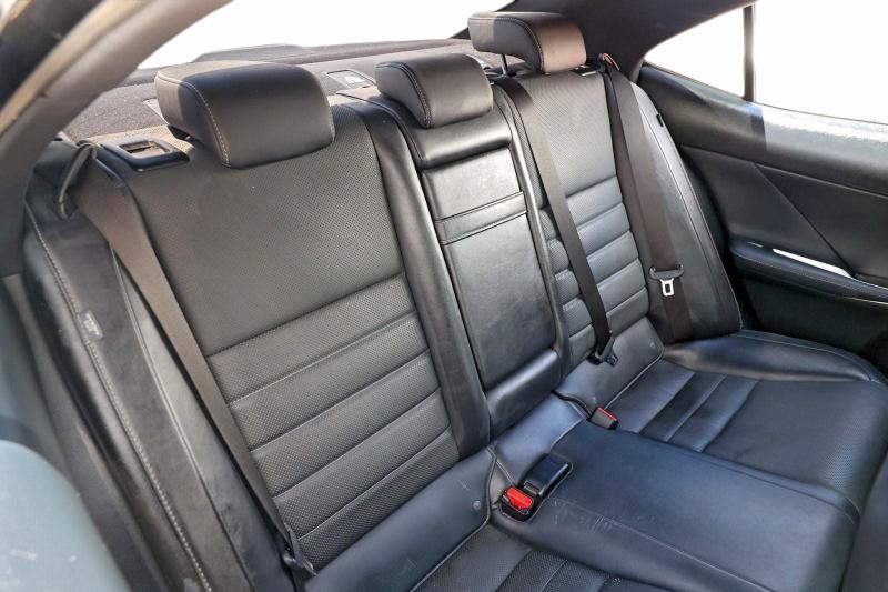 Фото 6 - LEXUS IS