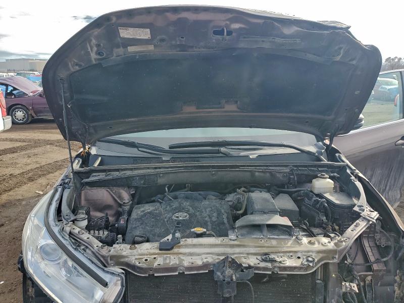 Фото 12 - TOYOTA HIGHLANDER