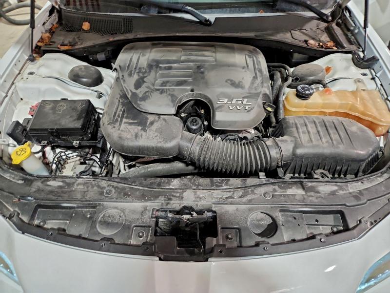 Фото 11 - CHRYSLER 300