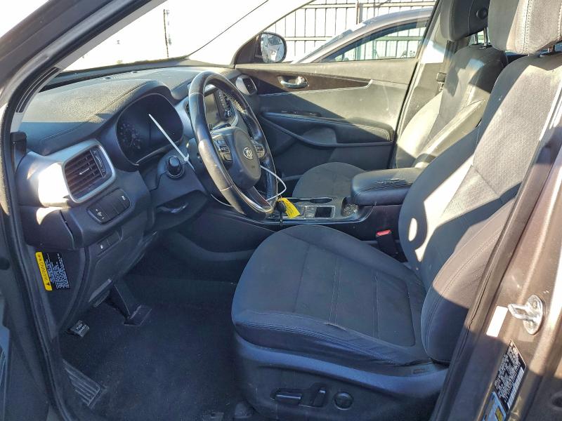 Фото 7 - KIA SORENTO