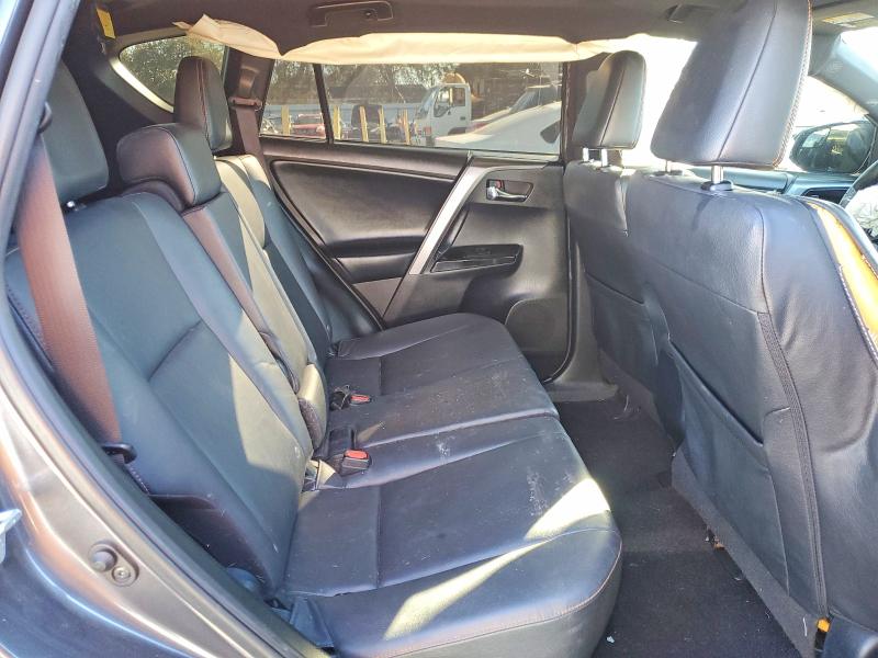 Фото 11 - TOYOTA RAV4