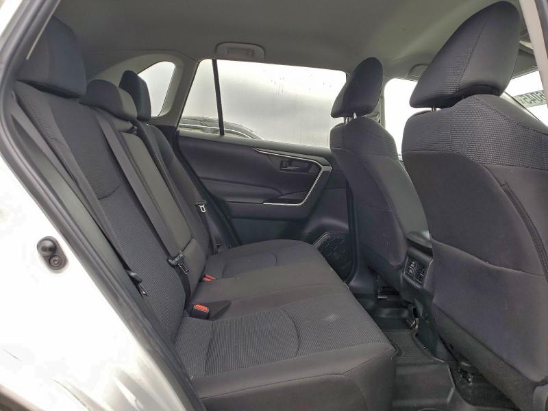 Фото 11 - TOYOTA RAV4