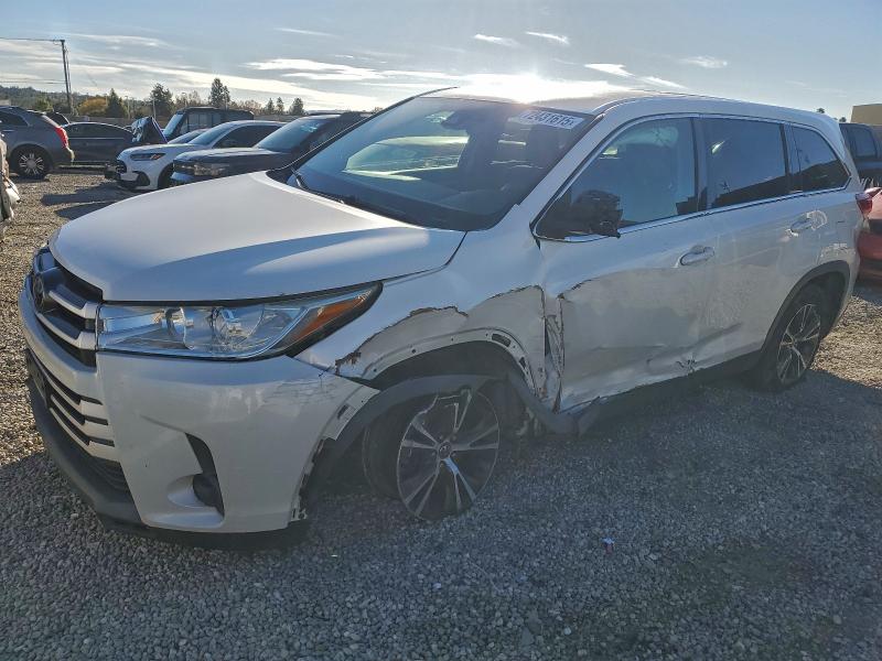 Фото 1 - TOYOTA HIGHLANDER