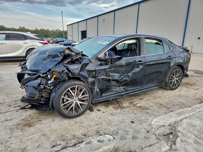 Фото 1 - TOYOTA CAMRY