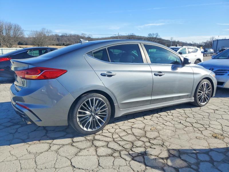 Фото 3 - HYUNDAI ELANTRA