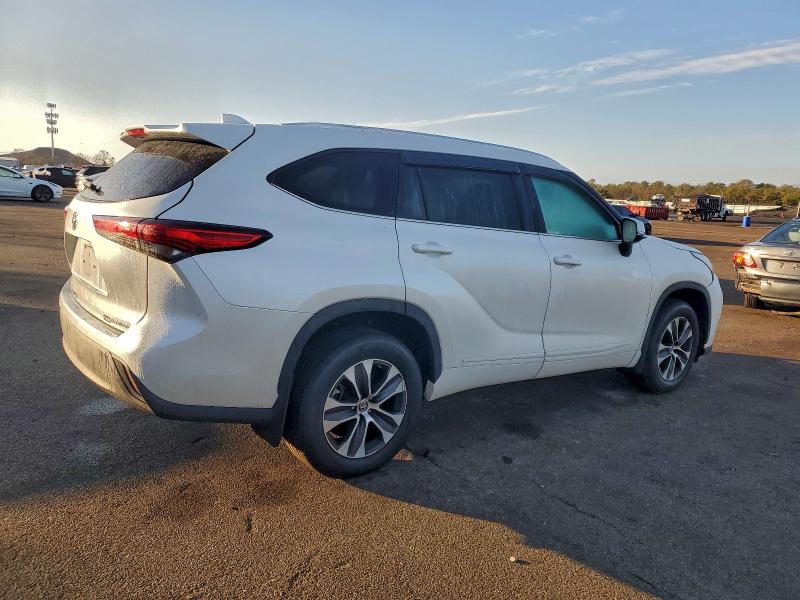 Фото 3 - TOYOTA HIGHLANDER