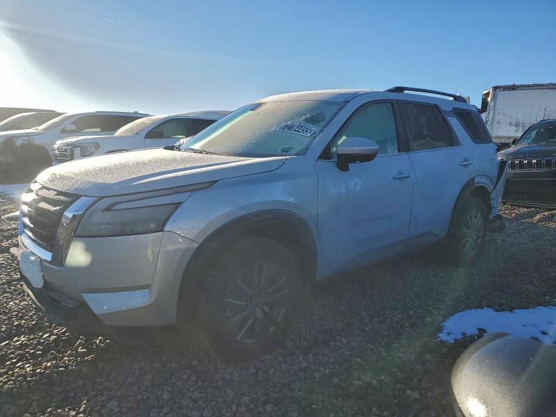 Фото 1 - NISSAN PATHFINDER