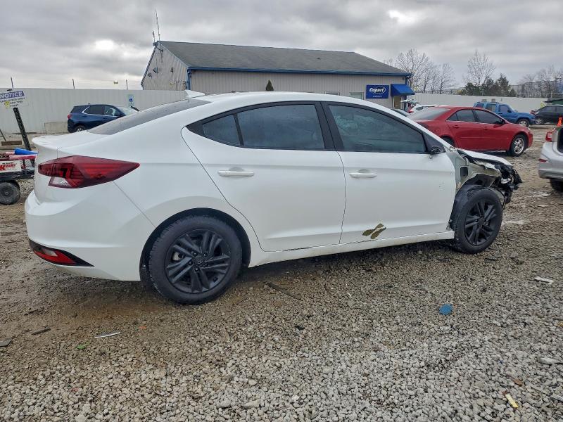 Фото 3 - HYUNDAI ELANTRA